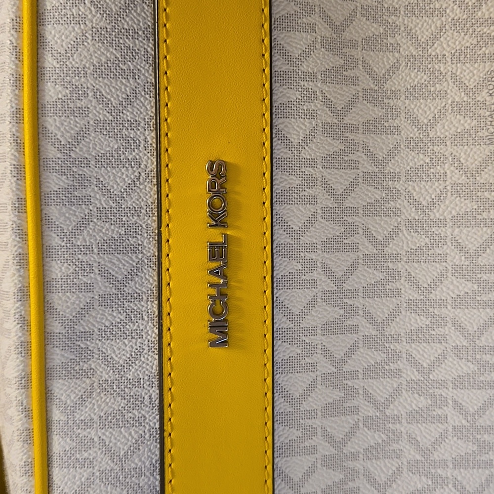 NWOT Michael Kors Kenly Large Logo Crossbody Bag - Picture 3 of 9